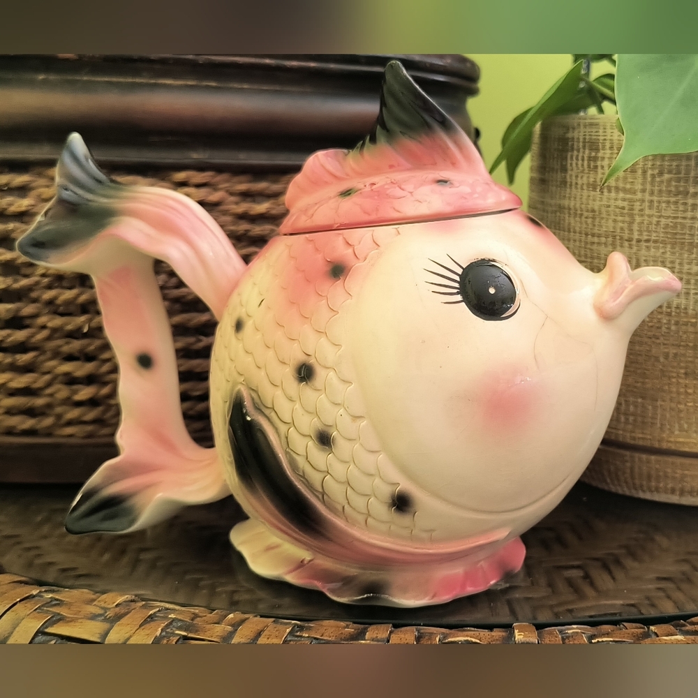 1950's Pink Kissing Fish Teapot